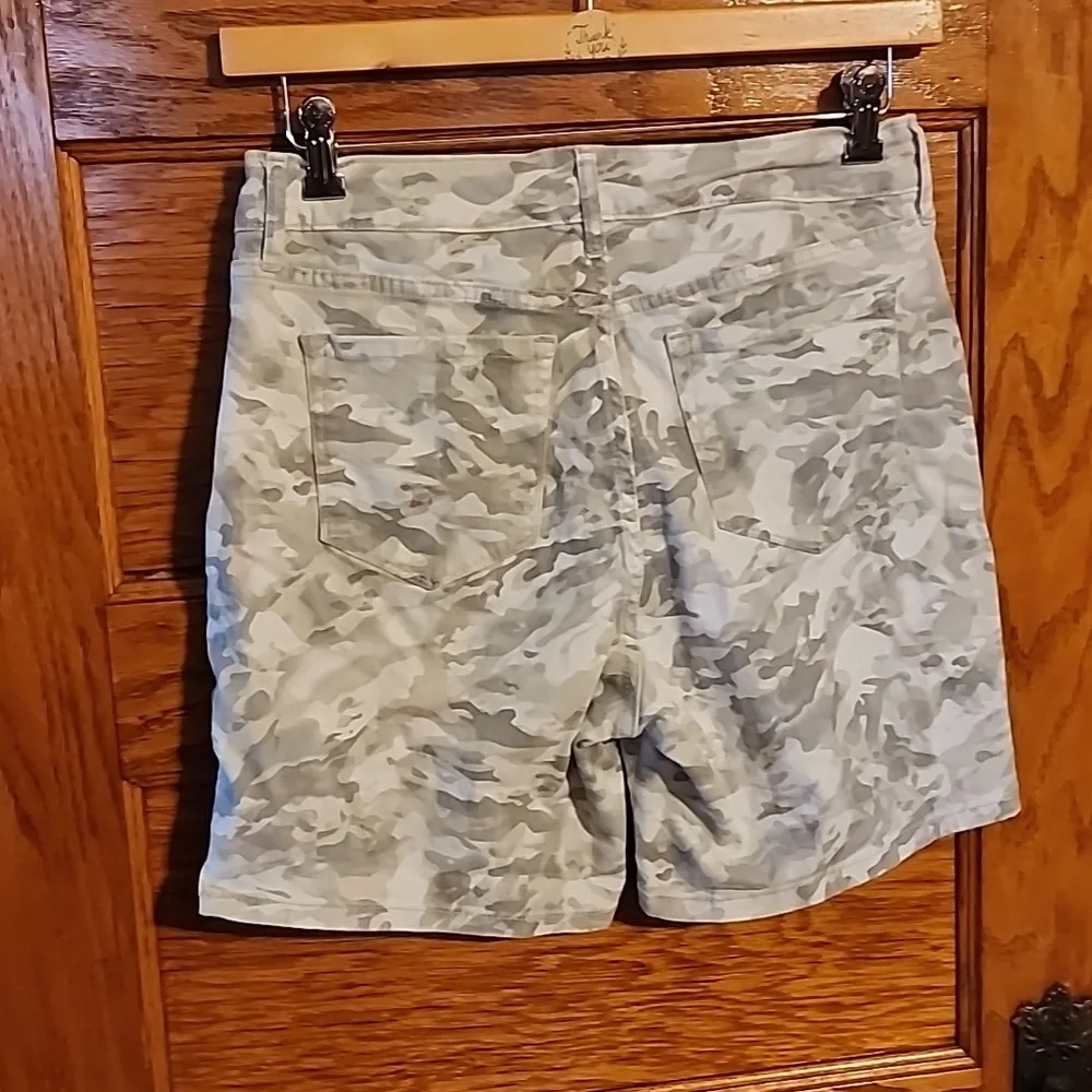 Code Bleu shorts - Picture 3 of 6